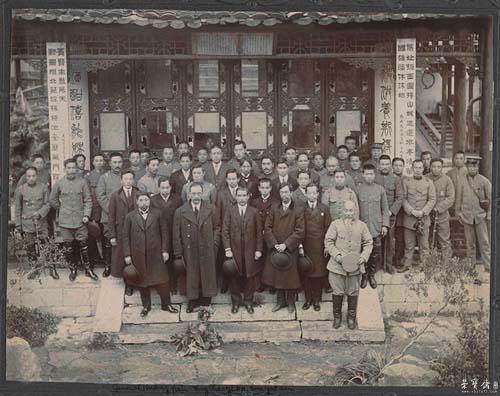 临时政府各部总次长,卫戍总督,各军师旅司令官在南京愚园为孙中山举行